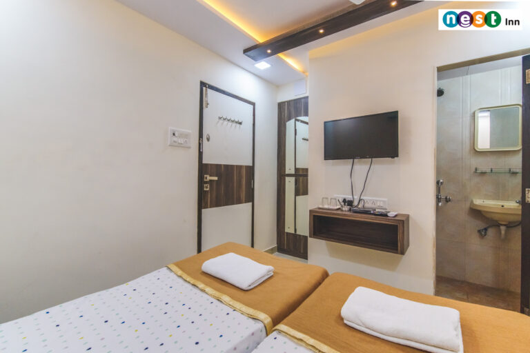 Lodging near Goregoan Railway Station